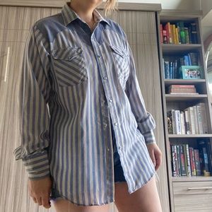 COOLEST vintage chambray button up
